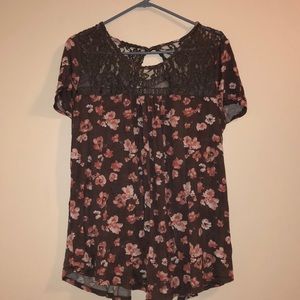 FLORAL LACE TEE!